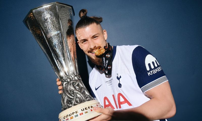 Cristian Chivu îl vrea pe Radu Drăgușin la Inter. Fundașul, aproape de o revenire spectaculoasă în Serie A Jmhhc2g9nzk5zmmxmmu5ntviywizzgy3yzc4mdk3ytbjmte2mje=.thumb