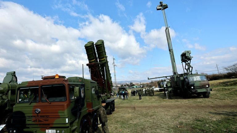 „Declarația majoră” a lui Trump: „Arme de ultimă generație” pentru Ucraina, plătite de NATO și trimise rapid pe câmpul de luptă