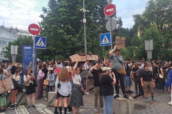 Furie în Ucraina, critici în Occident, șoc în echipa lui Zelenski după atacul la instituțiile anticorupție Yjbmyzc3mwzizmy2mzdlzdc5ogm4mjlmmzfi.thumb