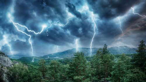 Alertă de vreme severă emisă acum de meteorologi. Răcire bruscă și cod galben de furtuni în jumătate din țară
