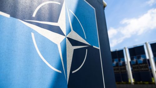 NATO schimbă regulile! Mână liberă pentru comandantul suprem să doboare dronele din România și Flancul Estic