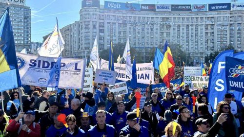 Val de proteste față de noua lege a salarizării. Medicii și profesorii ies în stradă.