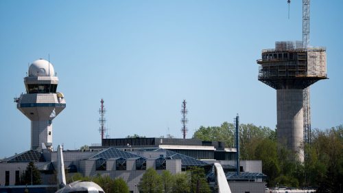 Risc de anulare totală a zborurilor spre România. Guvernul scoate din buget bani pentru vaccinurile Pfizer